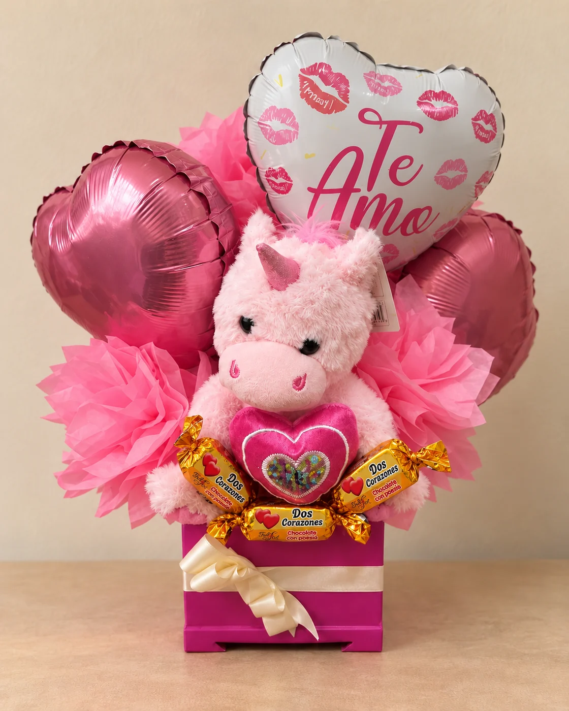 BOX con peluche TE AMO y chocolates dos corazones