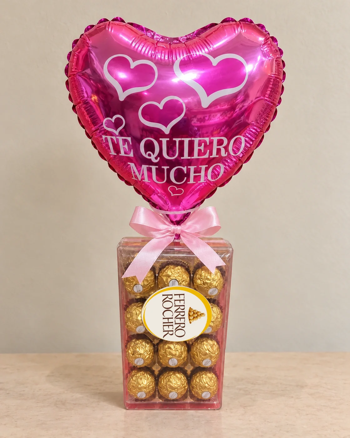 Bombones Ferrero Rocher en caja de cristal con globo metalizado